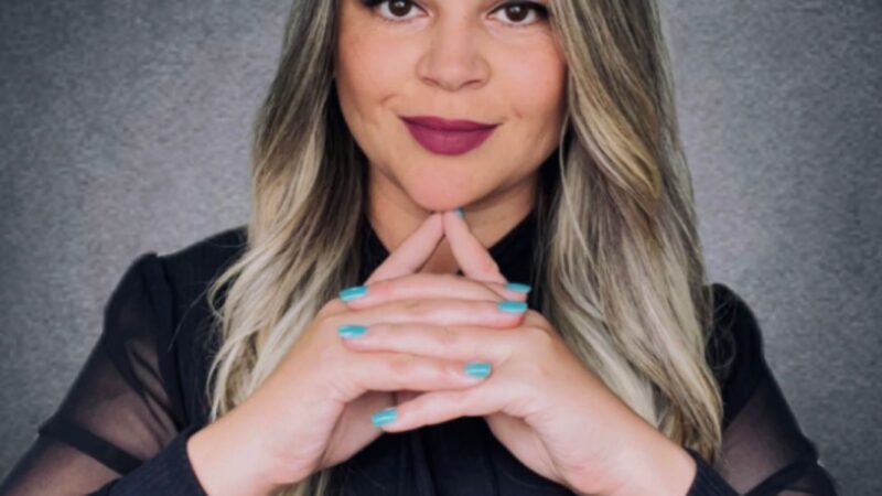 Elisiane Moreira, influencer digital e advogada, tem feito um sucesso sem precedentes nas redes sociais