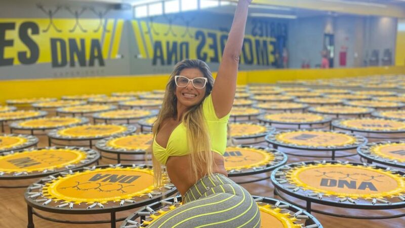 Musa fitness Fernandinha Curi prestigia inauguração da Academia DNA na Barra da Tijuca