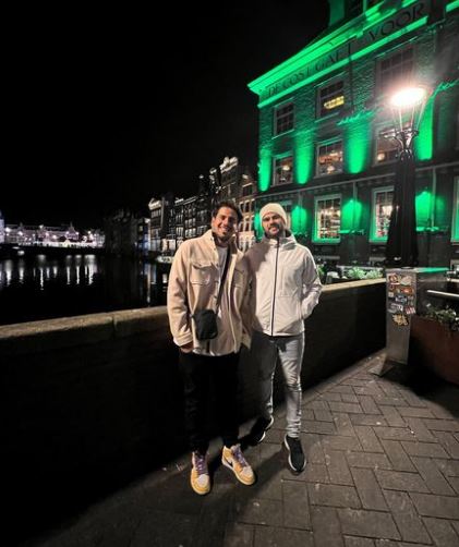 Greg e Gont realizam viagem à Europa e compartilham momento com os fãs
