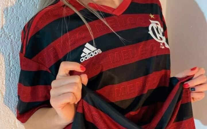 Musa do Flamengo revela sonho de virar cantora reconhecida