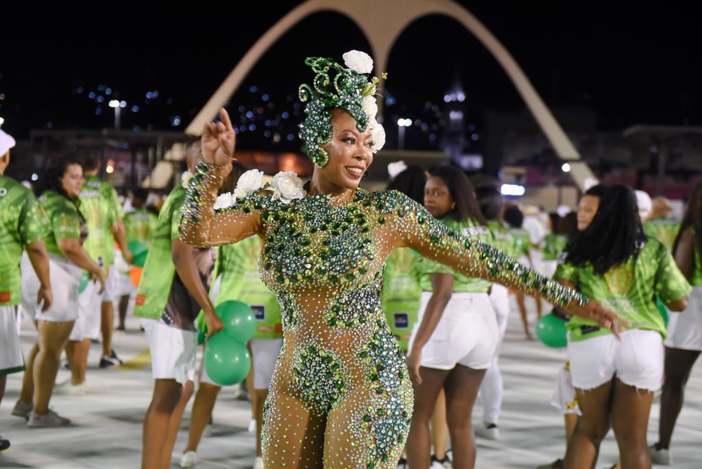 Jornada dupla! Levis Claudia se prepara para cumprir maratona carnavalesca