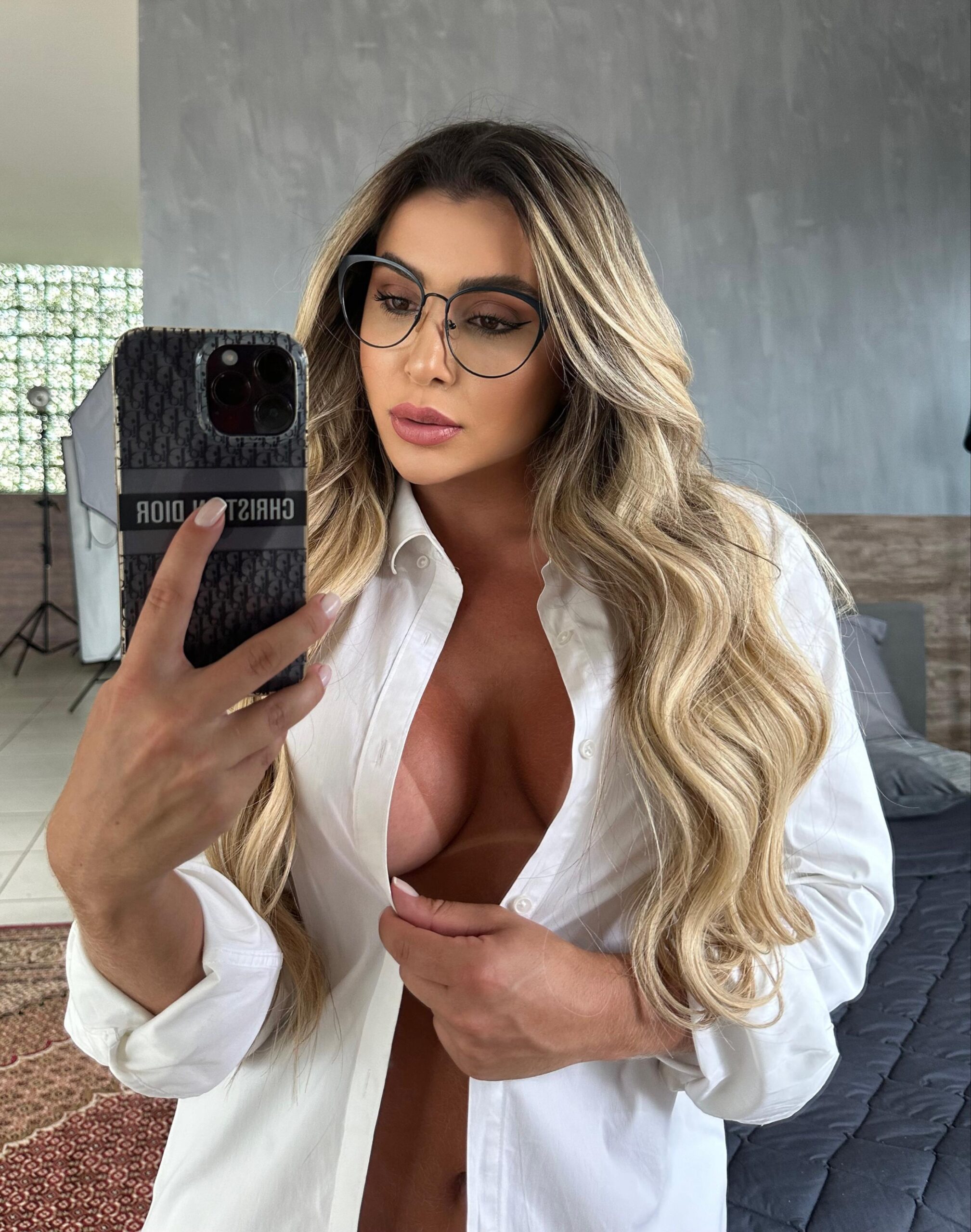 Musa Fitness do OnlyFans fatura R$ 10 mil por vídeo depilando partes íntimas