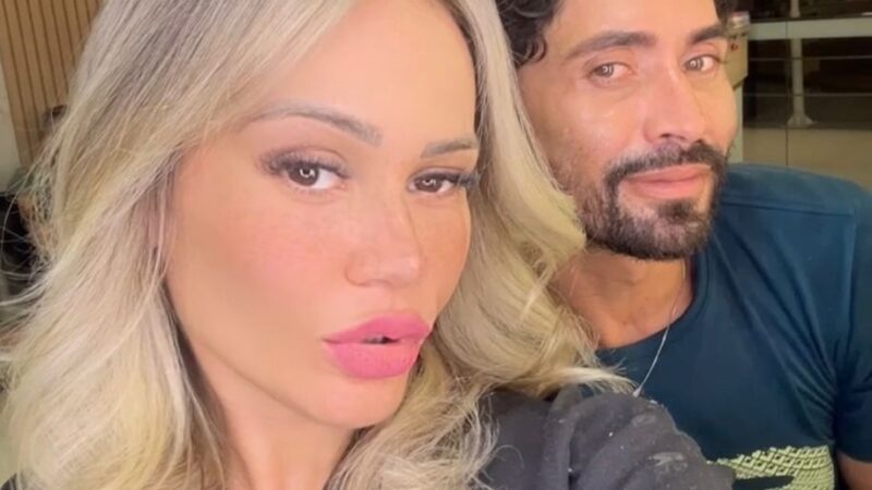 Modelo Cacau Gucci divulga novo visual e fica ainda mais loira