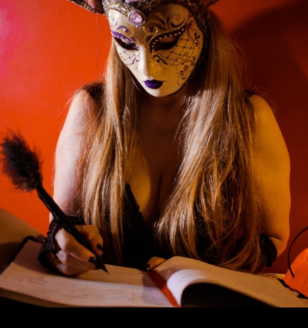 A Mascarada lança novo livro ‘Confissões de Suzy’