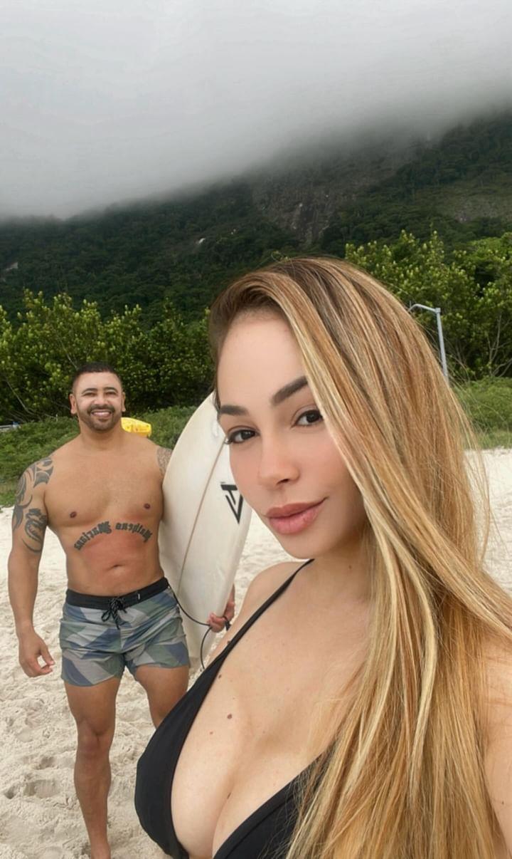 Influenciadora Suellen Maria é vista com affair na praia do Recreio, no Rio de Janeiro