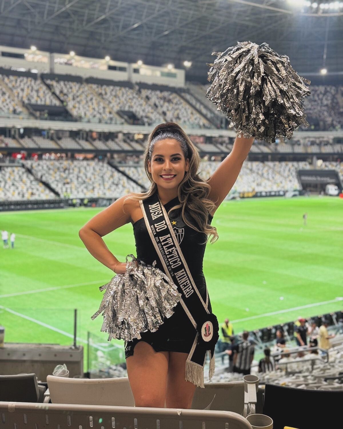 Musa do Atlético-MG Thalyta Mel se torna membra de grupo de torcedoras cheerleaders