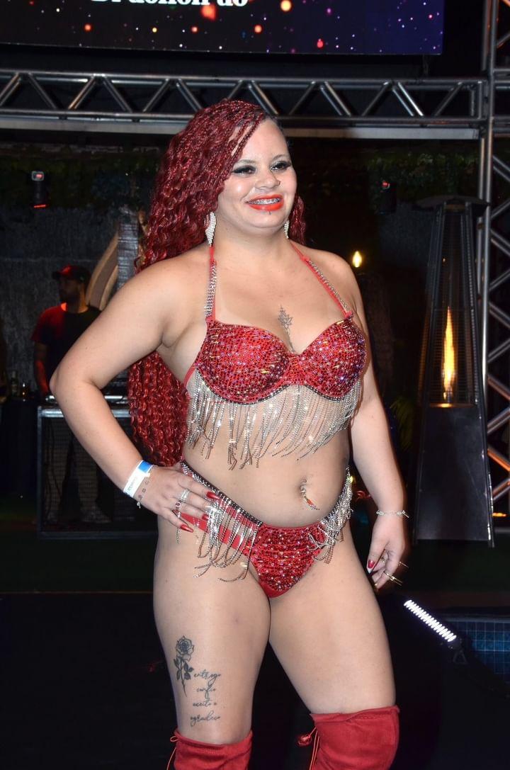 Com corpo todo natural, Angel Pimenta arrasa como Musa do São Paulo