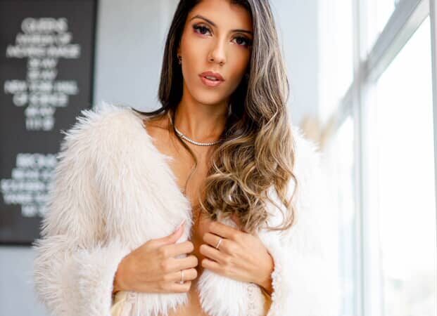 Modelo paranaense Naty Santos é destaque nas redes sociais