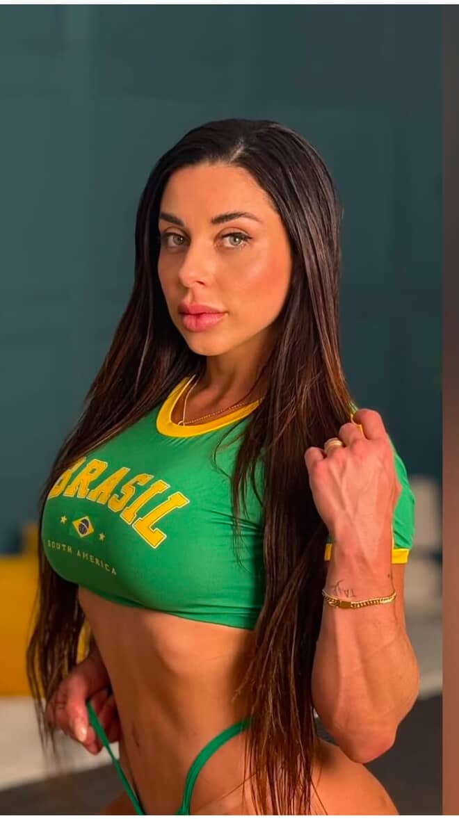 Influenciadora catarinense retribui Trump taxando 50% seu conteúdo no Onlyfans para seguidores dos Estados Unidos