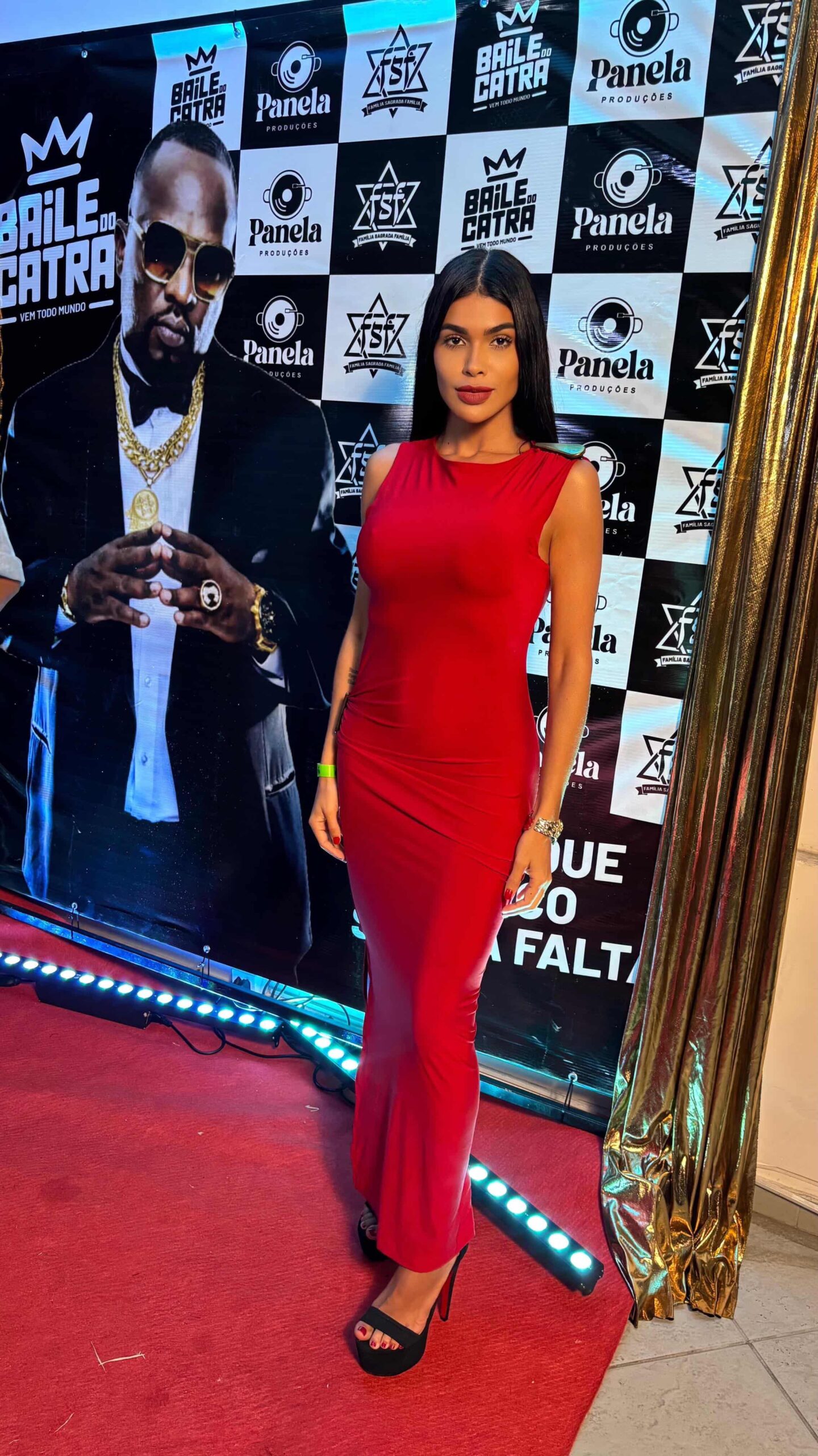 Babi Nunes, a “Devil Geek”, Brilha em Noite de Homenagem no Baile do Catra