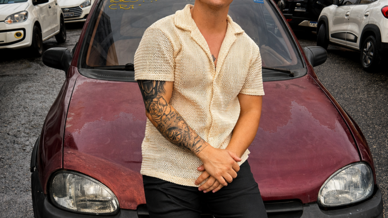 Influenciador é rejeitado após chegar de carro popular para encontro