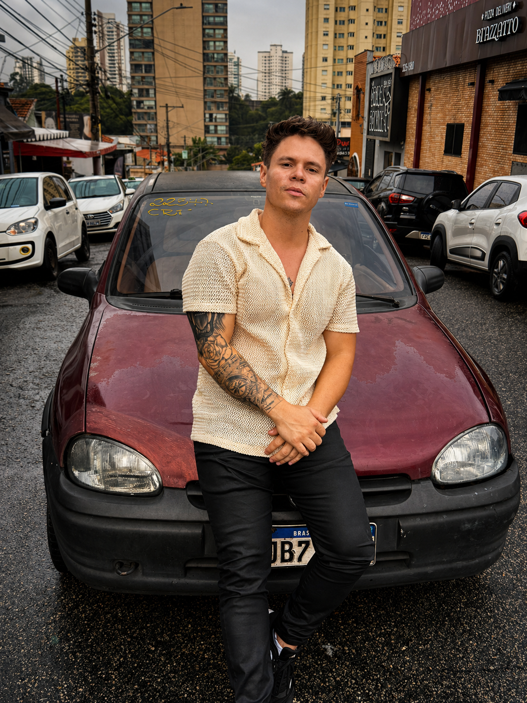 Influenciador é rejeitado após chegar de carro popular para encontro