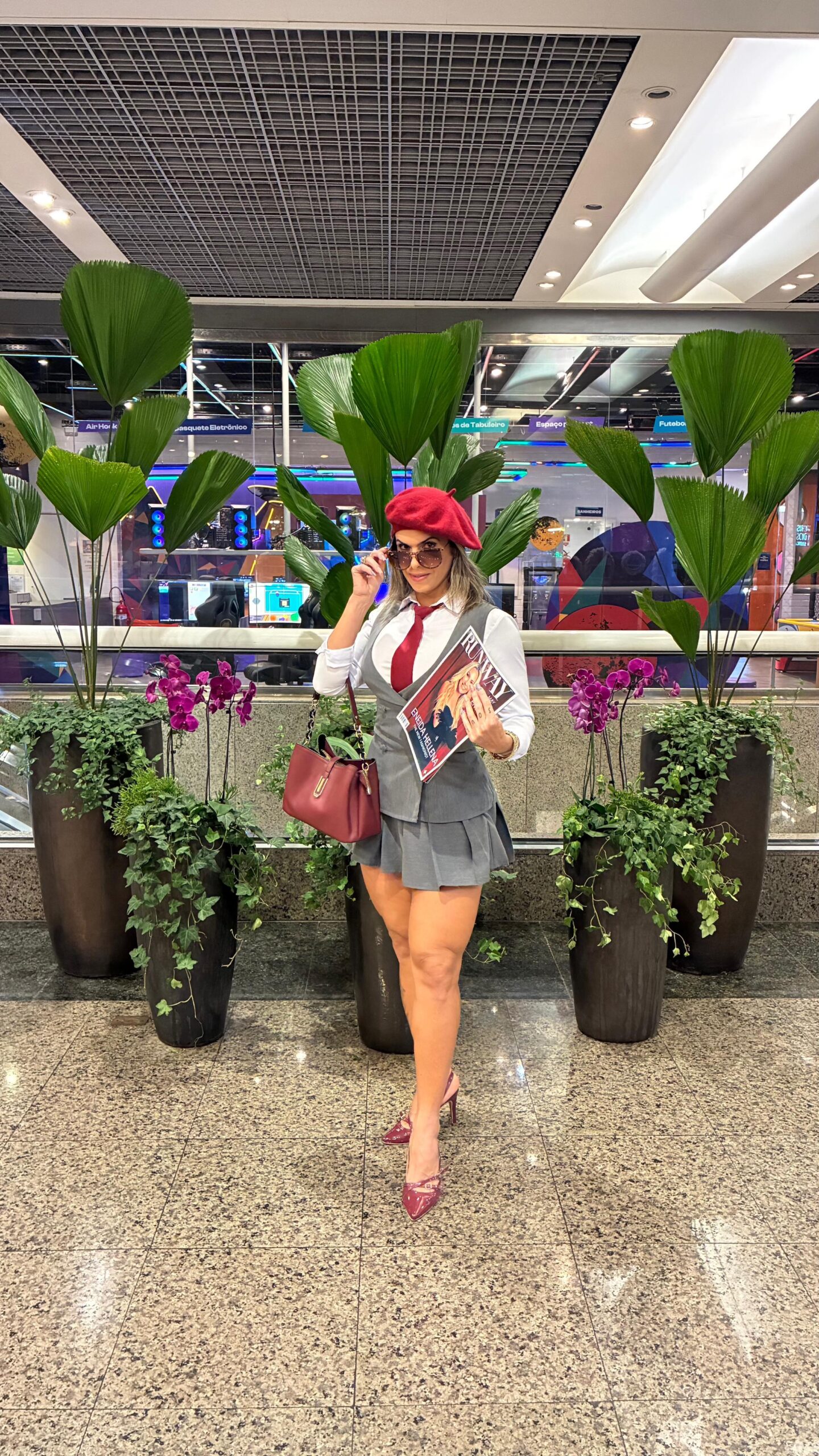 Fernandinha Curi transforma ida ao cinema em evento fashion no Rio Design Barra