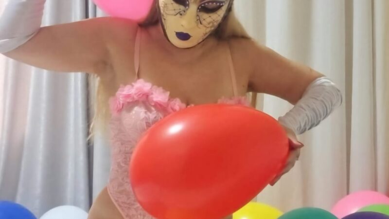 Suzy Vieira faz sucesso com fetiche de dar carinho a balões