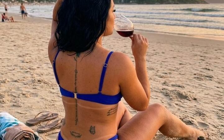 Musa Angel Pimenta faz sucesso com bumbum gigantesco