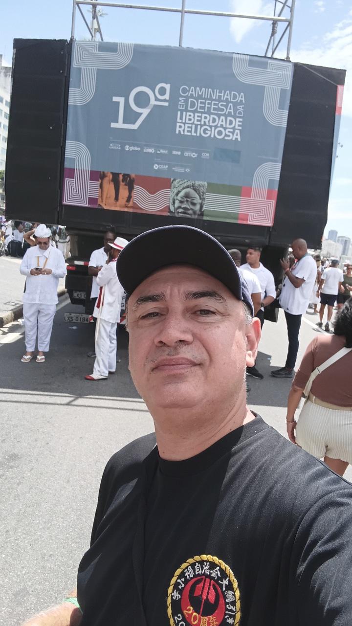 Ator Roy Aaron participa da 19ª Caminhada em Defesa da Liberdade Religiosa em Copacabana