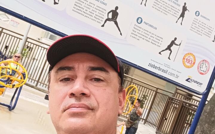 Ator Roy Aaron marca presença em evento ao lado do prefeito do Rio de Janeiro 